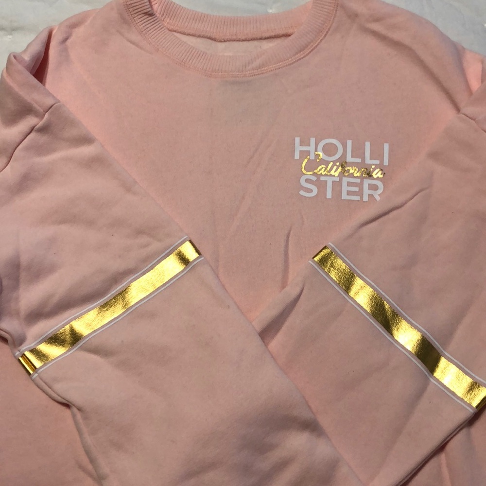 NWOT Light Pink Hollister crop sweatshirt.